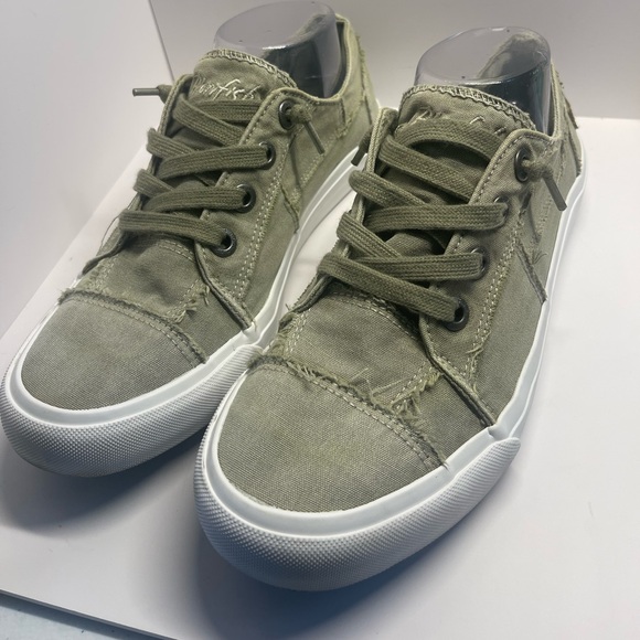blowfish malibu Shoes - Blowfish Malibu shoes women’s size 9 slip on sneaker green raw edge canvas boho